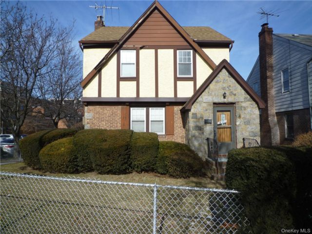  3 BR,  1.00 BTH &nbsp;Colonial style home in Flushing