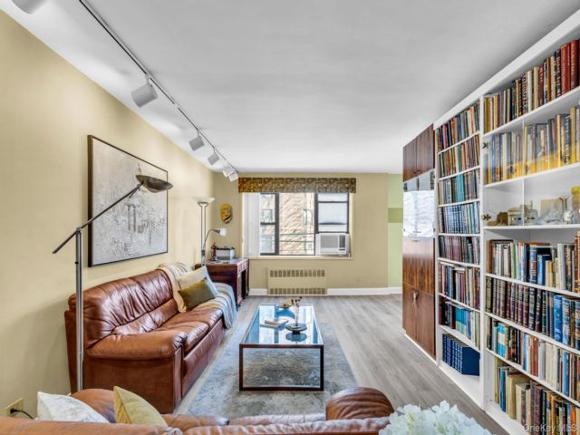 [Kingsbridge Real Estate, listing number 7247512]