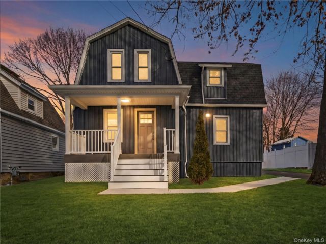  3 BR,  2.00 BTH &nbsp;Farmhouse style home in Newburgh