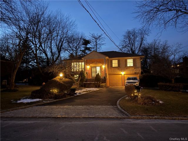  4 BR,  3.00 BTH &nbsp;Hi ranch style home in Searingtown