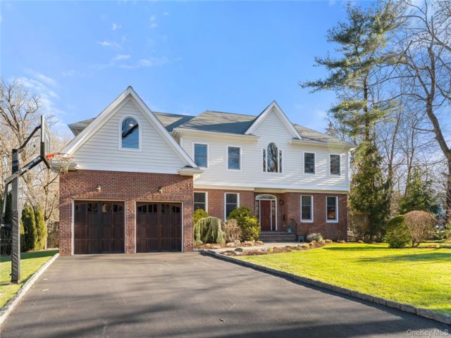  6 BR,  6.00 BTH &nbsp;Colonial style home in Mamaroneck