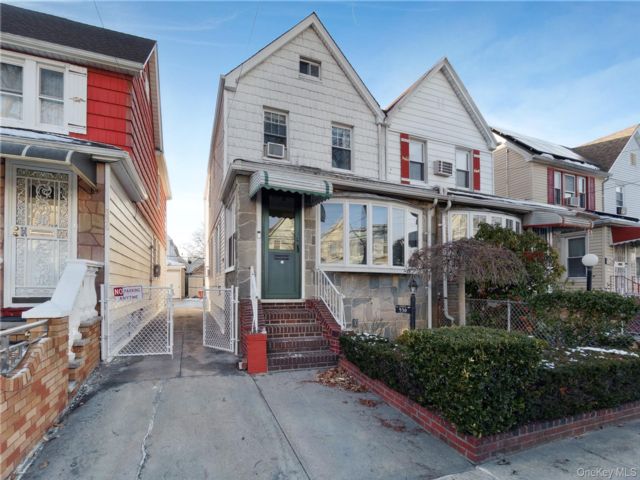  3 BR,  2.00 BTH &nbsp;House style home in East Flatbush
