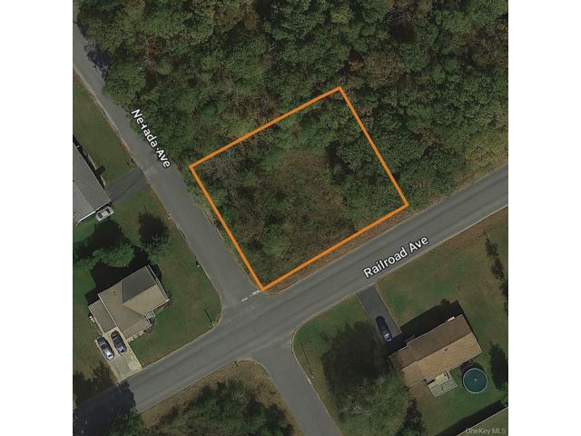 Lot <b>Size:</b>  &nbsp;House style home in Medford