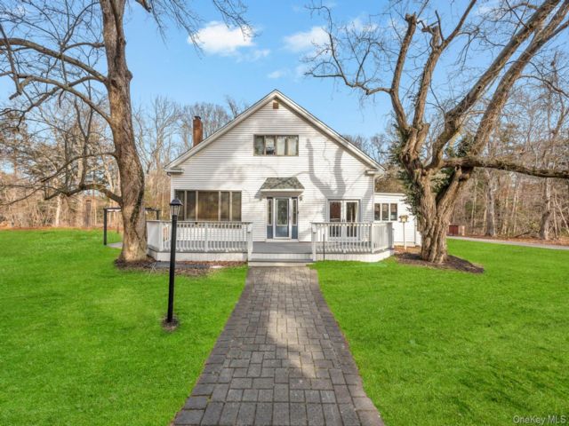  4 BR,  2.00 BTH &nbsp;Colonial style home in Yaphank