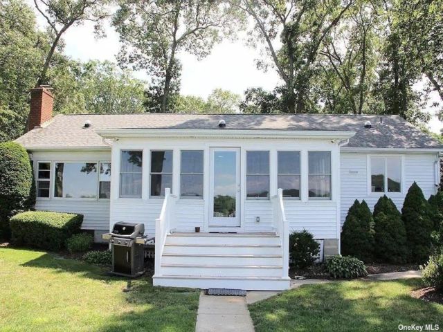 [Southold Real Estate, listing number 7247749]
