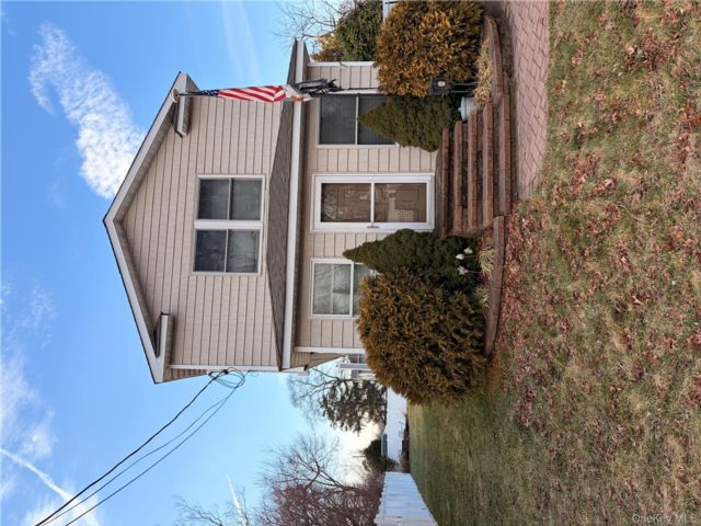  3 BR,  2.00 BTH &nbsp;Cape cod style home in West Babylon