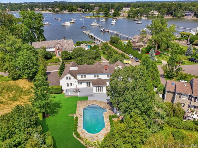  5 BR,  5.00 BTH &nbsp;Cape cod style home in Mamaroneck