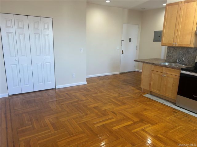 Studio,  1.00 BTH &nbsp;Other style home in Long Beach