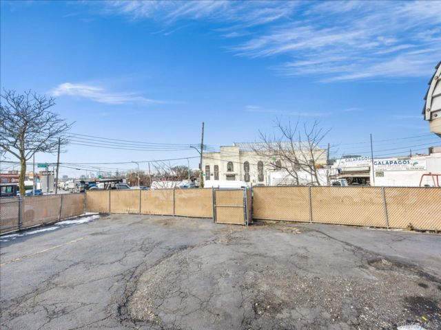 Studio,  0.00 BTH &nbsp;House style home in Maspeth