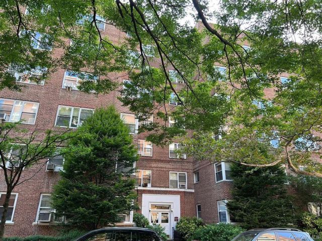  2 BR,  1.00 BTH &nbsp;Other style home in Forest Hills