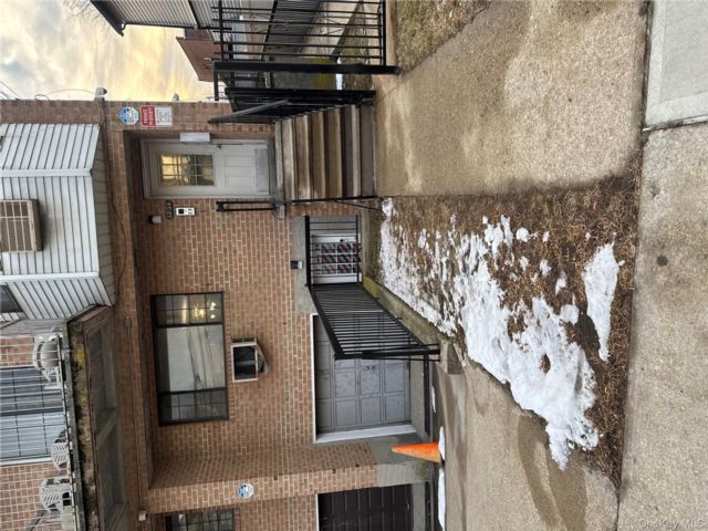  2 BR,  2.00 BTH &nbsp;Colonial style home in Canarsie