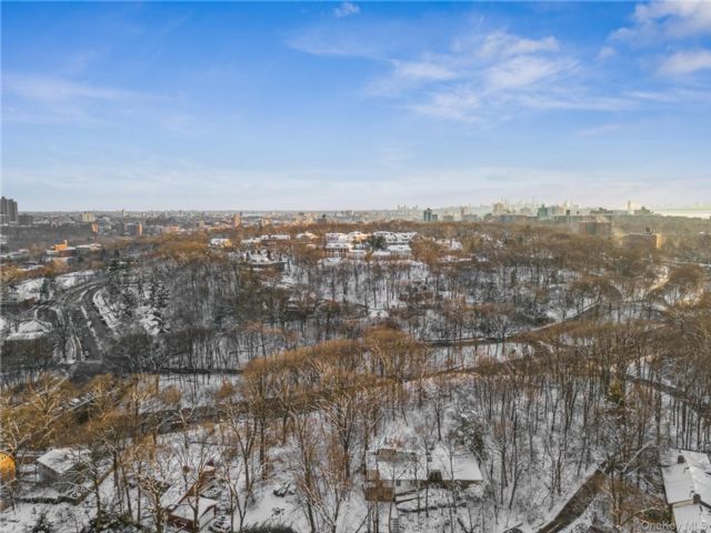  4 BR,  3.00 BTH &nbsp;Other style home in Riverdale