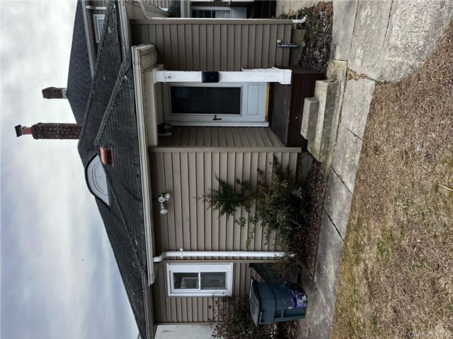 Studio,  1.00 BTH &nbsp;Other style home in East Islip