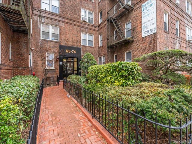  1 BR,  1.00 BTH &nbsp;Other style home in Rego Park