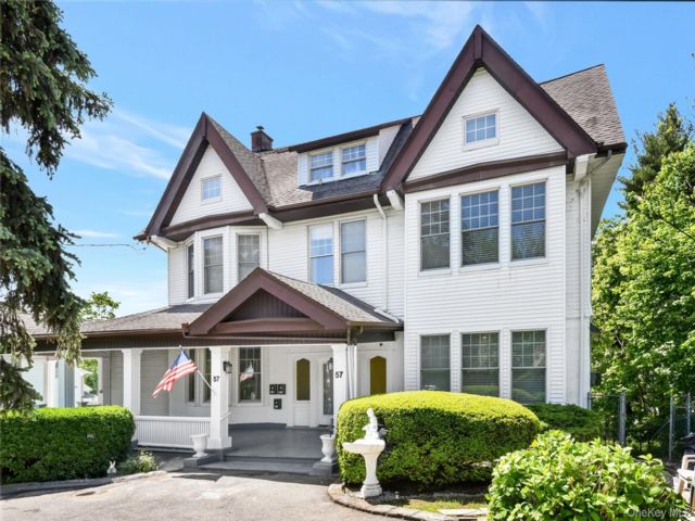  3 BR,  3.00 BTH &nbsp;Victorian style home in New Rochelle