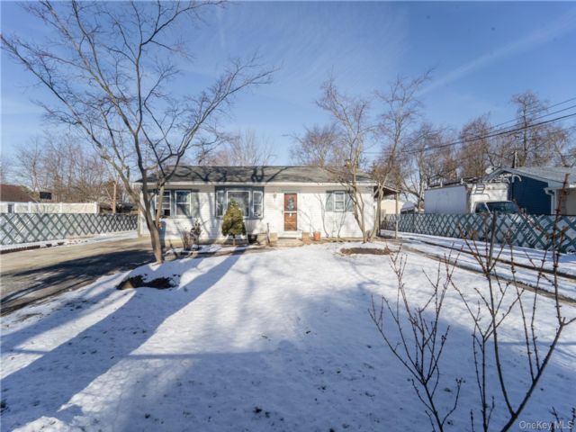  6 BR,  2.00 BTH &nbsp;Exp ranch style home in Brentwood