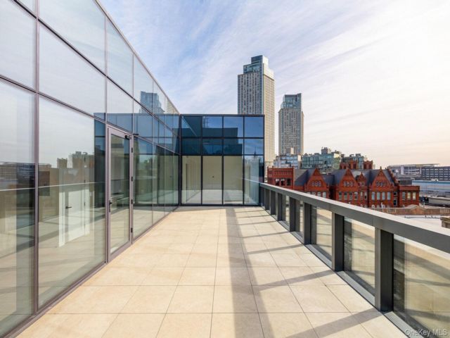  2 BR,  2.00 BTH &nbsp;House style home in Long Island City