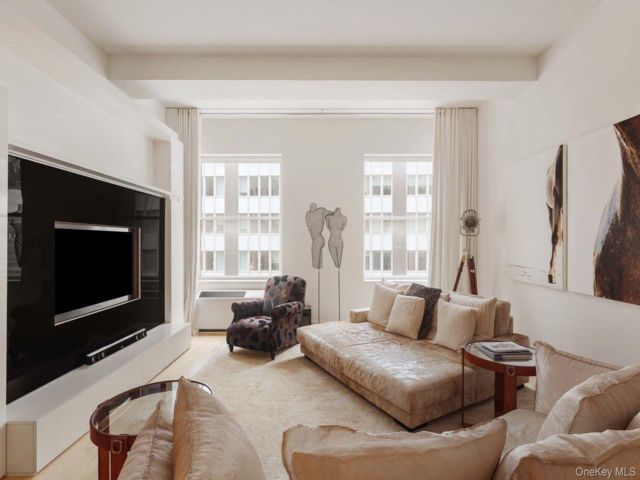  1 BR,  2.00 BTH &nbsp;Condo style home in New York (manhattan)