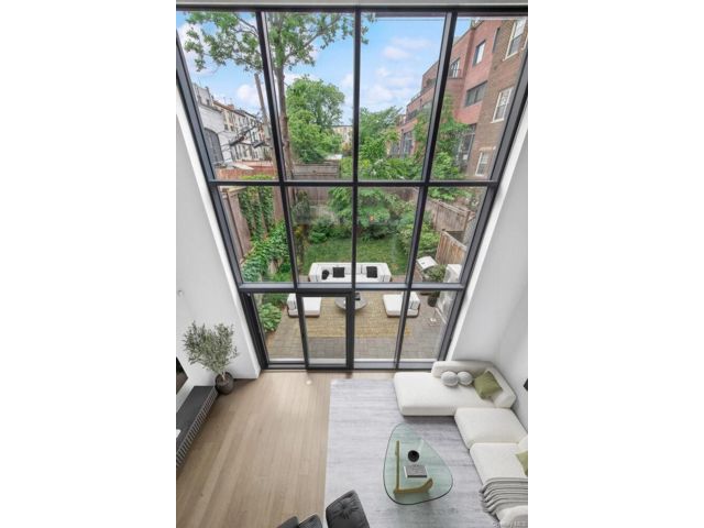  5 BR,  7.00 BTH &nbsp;House style home in Clinton Hill