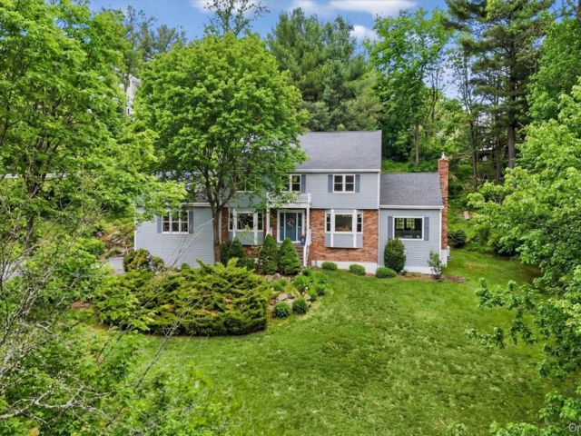  4 BR,  3.00 BTH &nbsp;Colonial style home in Croton-on-hudson