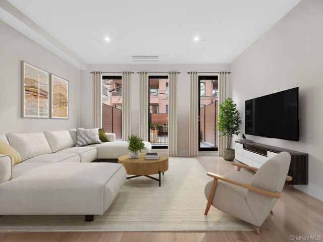  1 BR,  2.00 BTH &nbsp;Condo style home in Prospect Heights