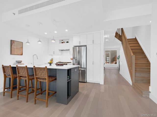  3 BR,  3.00 BTH &nbsp;Condo style home in Belle Harbor