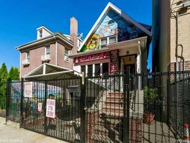  3 BR,  3.00 BTH &nbsp;Other style home in Jerome Avenue
