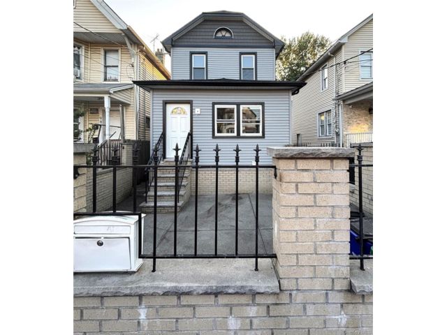  3 BR,  2.00 BTH &nbsp;Colonial style home in Graniteville