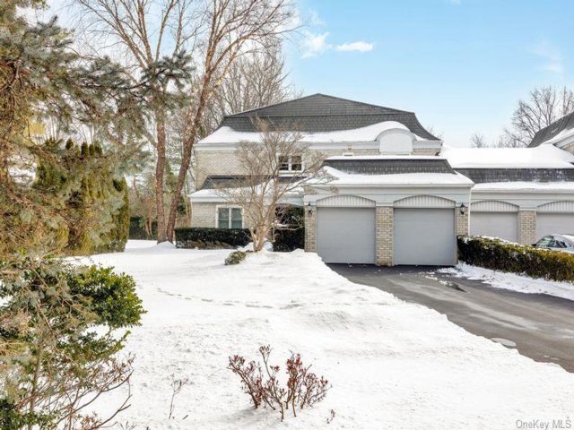 [Manhasset Real Estate, listing number 7248508]