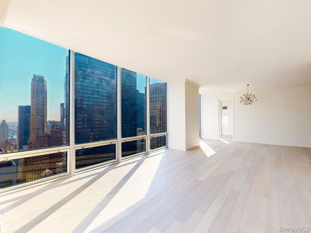 [PHOTO]