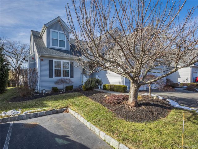  2 BR,  3.00 BTH &nbsp;Condo style home in Port Jefferson Station