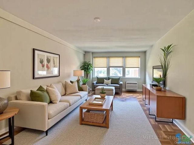  1 BR,  1.00 BTH &nbsp;Other style home in Elmhurst