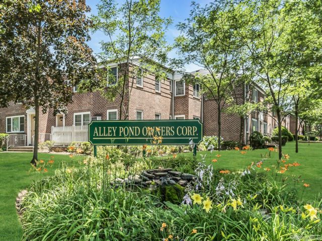  2 BR,  1.00 BTH &nbsp;Garden style home in Bayside