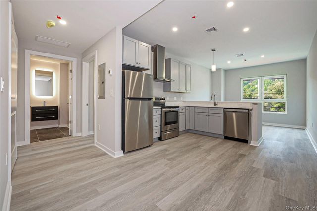  1 BR,  1.00 BTH &nbsp;Other style home in Hawthorne