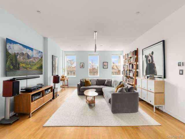  2 BR,  2.00 BTH &nbsp;Condo style home in Cobble Hill