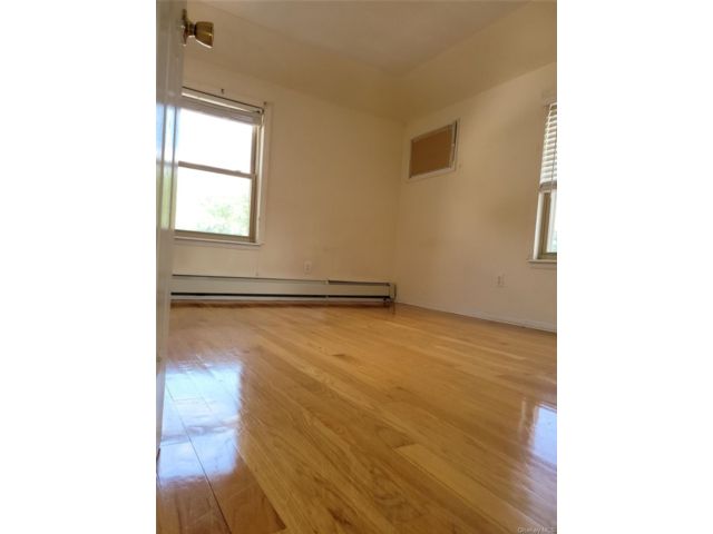  3 BR,  2.00 BTH &nbsp;Other style home in Jamaica