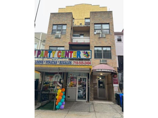  6 BR,  4.00 BTH &nbsp;House style home in Corona