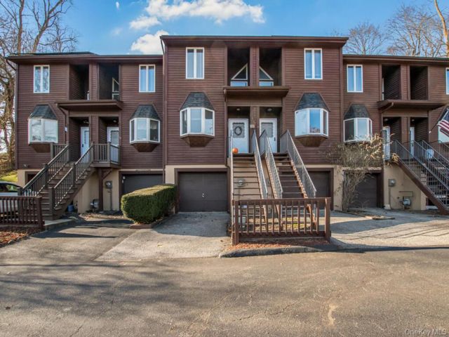  1 BR,  2.00 BTH &nbsp;House style home in Ossining