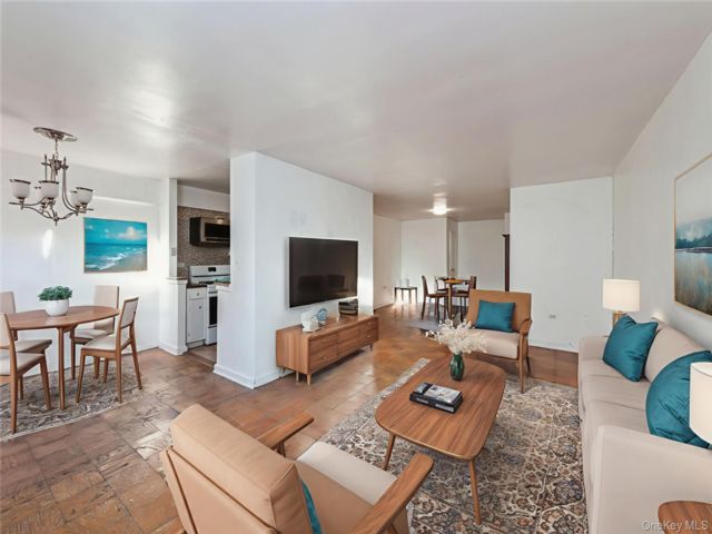  2 BR,  2.00 BTH &nbsp;Other style home in Corona