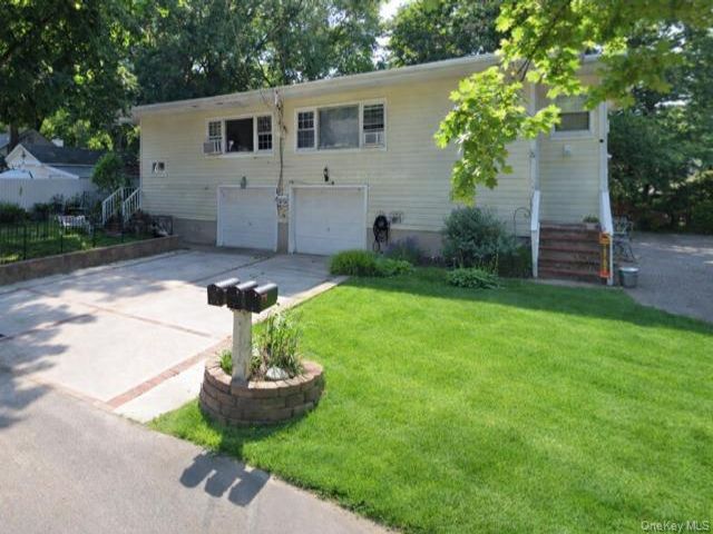  9 BR,  4.00 BTH &nbsp;Hi ranch style home in Sound Beach