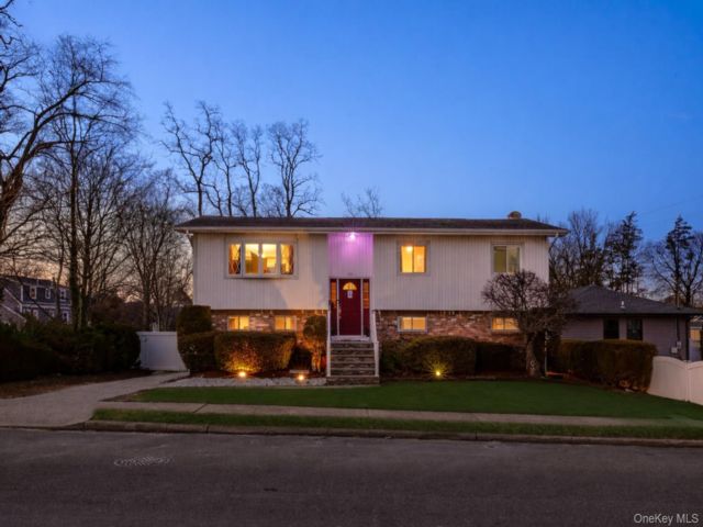  5 BR,  2.00 BTH &nbsp;Hi ranch style home in Freeport