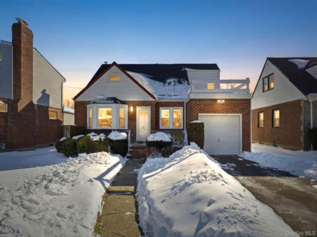  4 BR,  2.00 BTH &nbsp;Cape cod style home in New Hyde Park