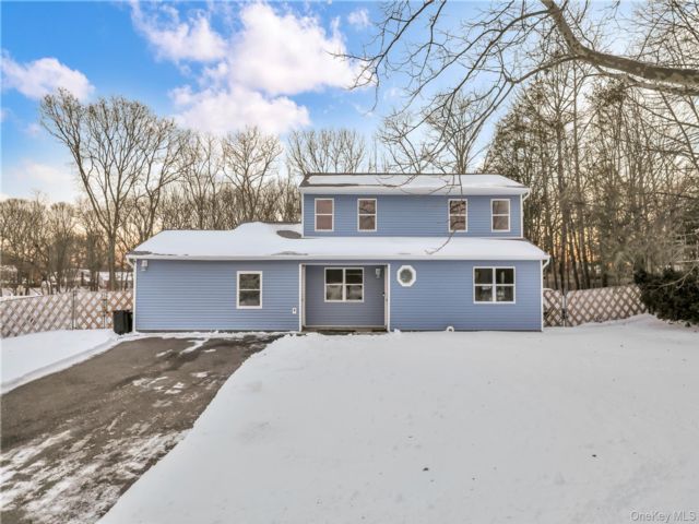  4 BR,  2.00 BTH &nbsp;Colonial style home in Port Jefferson Station