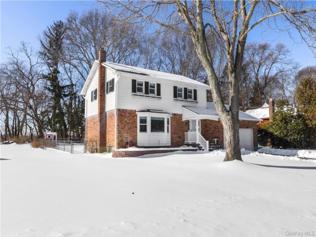  4 BR,  3.00 BTH &nbsp;Colonial style home in Jamesport