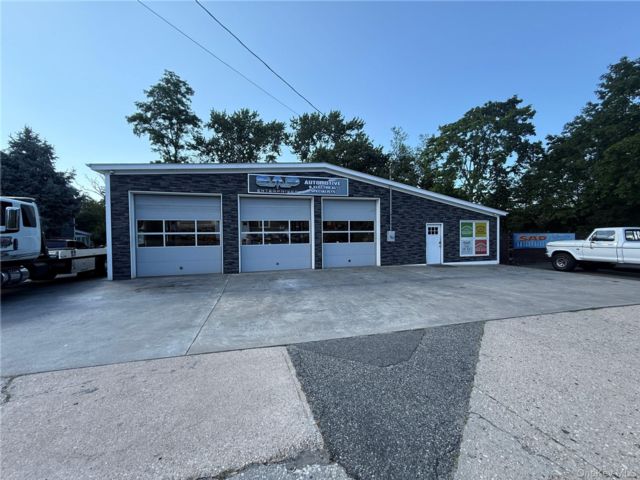 Studio,  0.00 BTH &nbsp;House style home in Riverhead