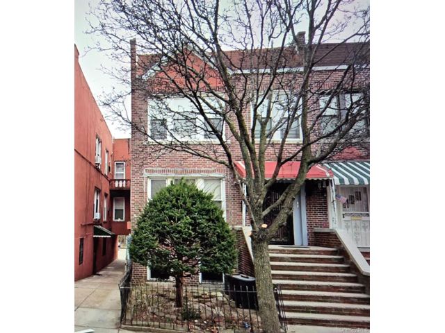  6 BR,  2.00 BTH &nbsp;House style home in Soundview
