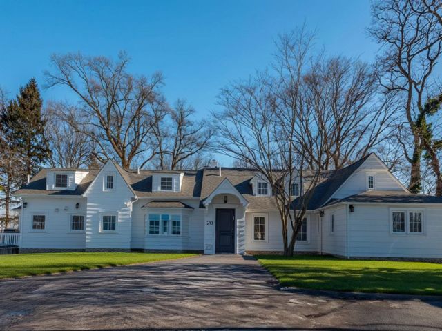  6 BR,  6.00 BTH &nbsp;Colonial style home in Great Neck