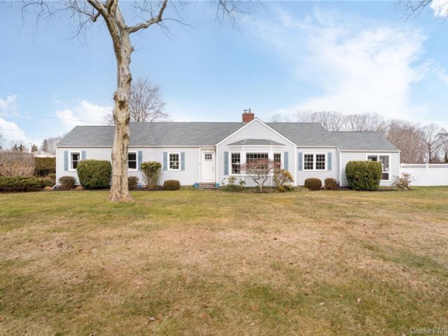  4 BR,  3.00 BTH &nbsp;Ranch style home in Mattituck