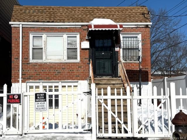  2 BR,  2.00 BTH &nbsp;Bungalow style home in Ozone Park