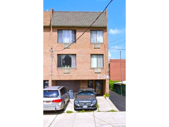  1 BR,  1.00 BTH &nbsp;House style home in Flushing